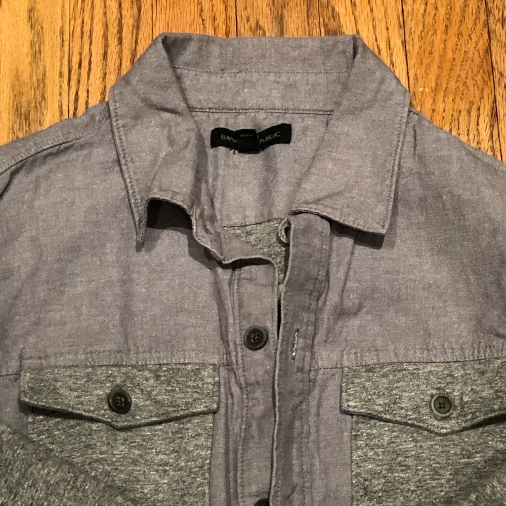 Banana Republic men’s casual button-up shirt